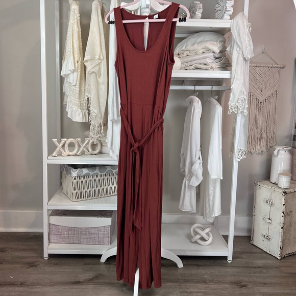 Old Pants - Old Navy WOmen's size Medium Tall Jumpsuit, rust red.  Boatneck Tank. #1058
